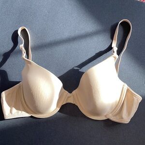 36B Maidenform T-Shirt Molded Underwire Seamless Cups light-med nude beige 36 B